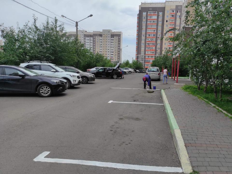 Разметка во дворах дисциплинирует
