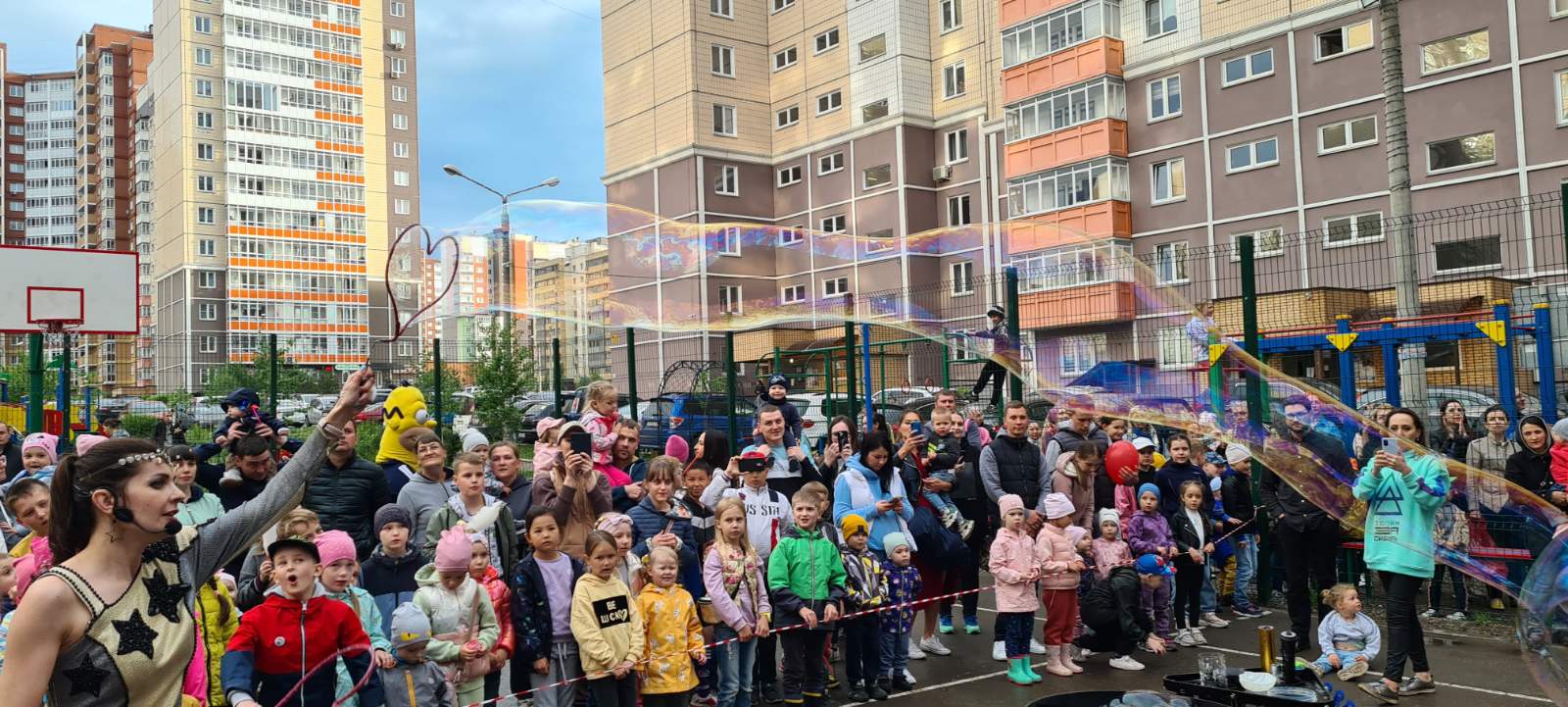 Праздник+детвора=радость в наших дворах! изображение 1