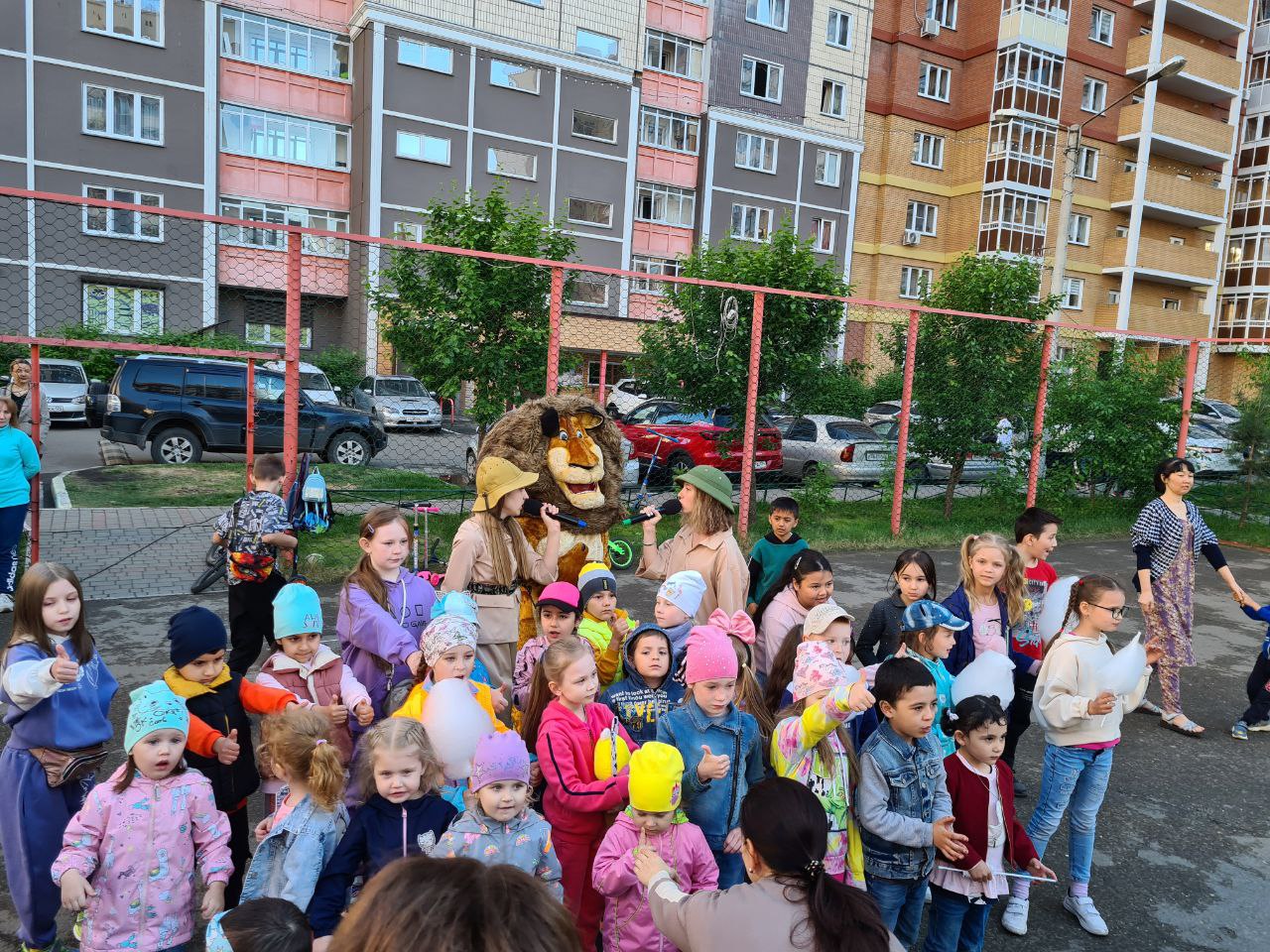 Праздник+детвора=радость в наших дворах! изображение 1