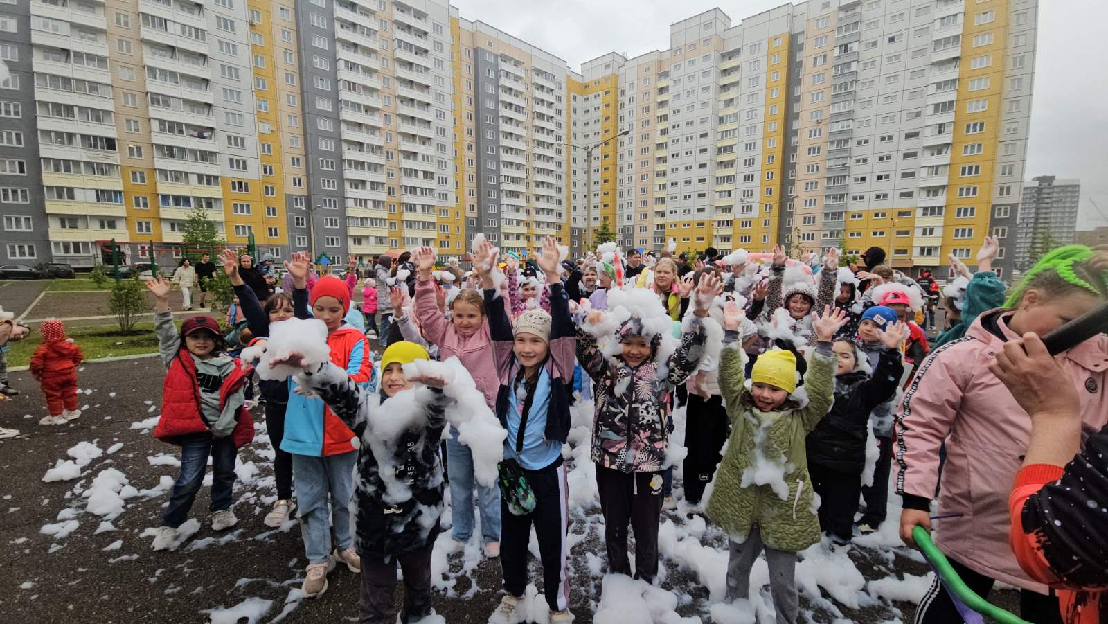 Весело завершили учебный год с жителями Солнечного изображение 1