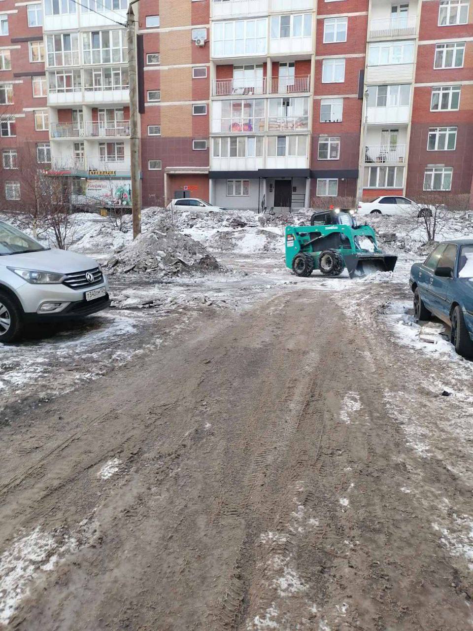 Проводим дочистку дворов от снега