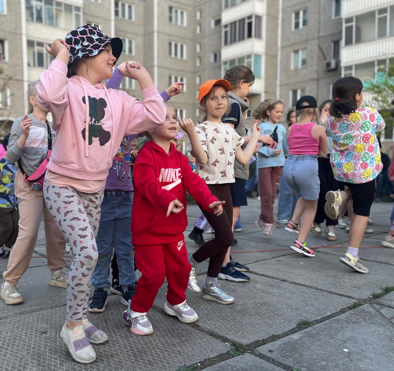 Танцевальную вечеринку устроили на ул. А.Тимошенкова, 131 изображение 1