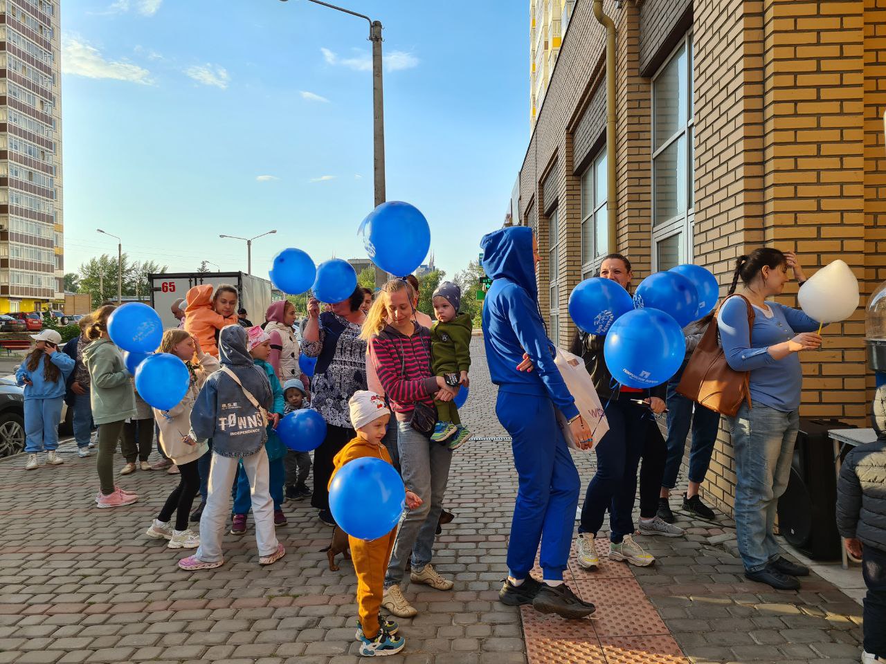 Праздник+детвора=радость в наших дворах! изображение 1