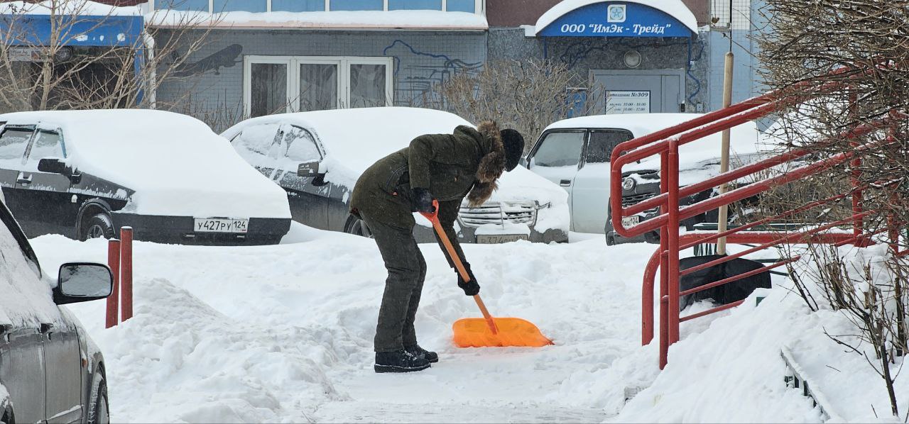 Устраняем последствия снегопада