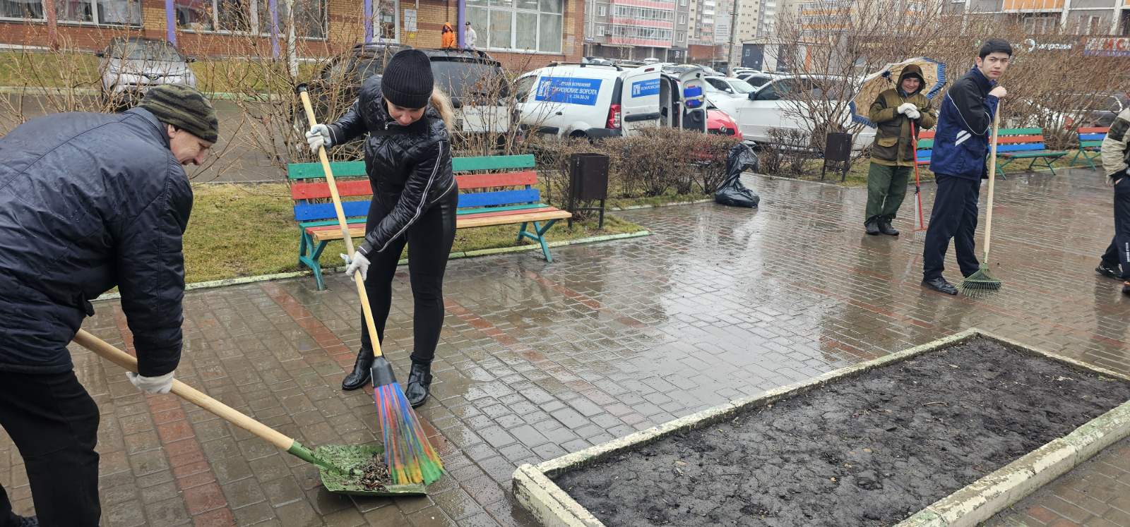 К субботнику присоединились!