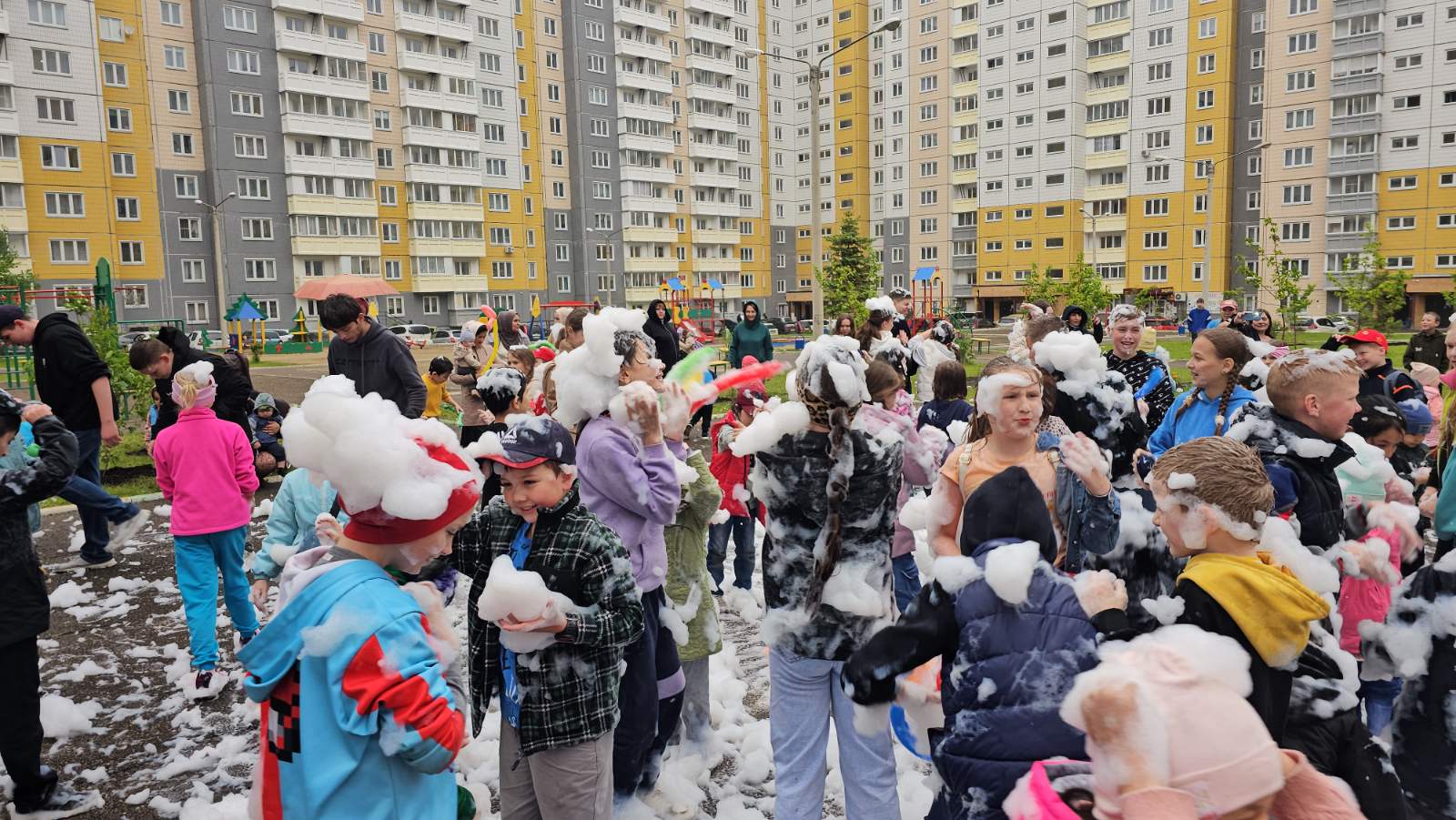 Весело завершили учебный год с жителями Солнечного изображение 1