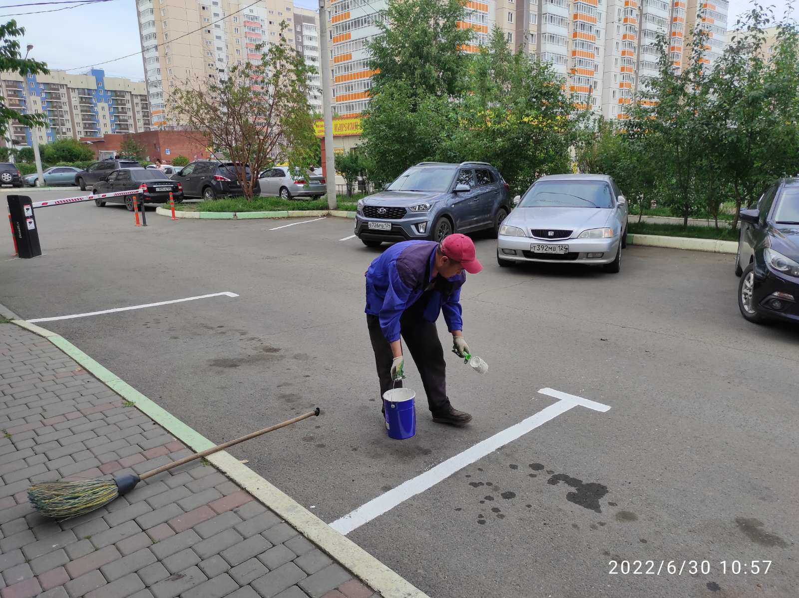 Разметка во дворах дисциплинирует изображение 1