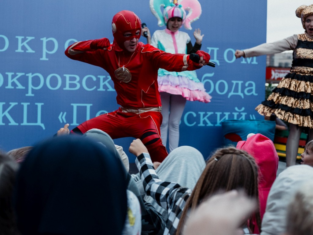 Супергеройский День знаний прошел в Покровке изображение 1