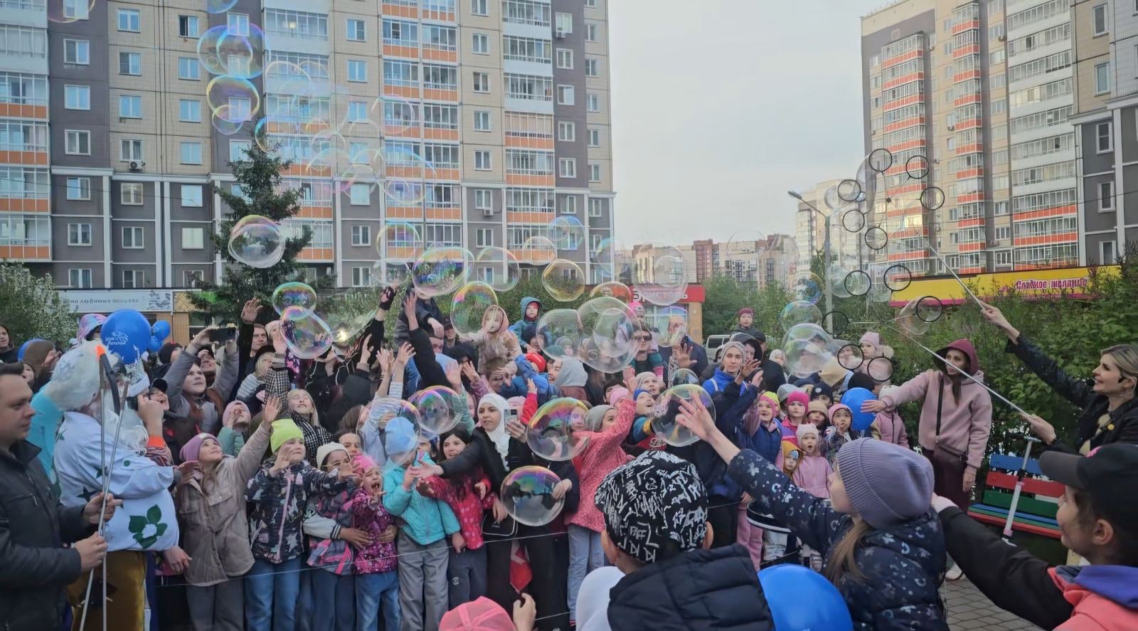 Отпраздновали "Неправильный новый год" с детворой изображение 1