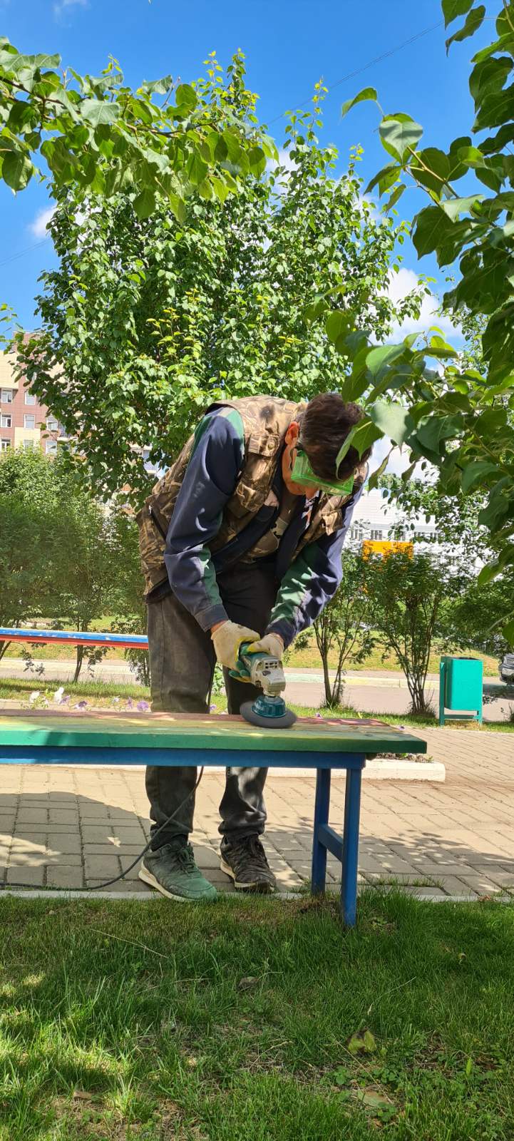 Проводим косметическое обновление лавочек