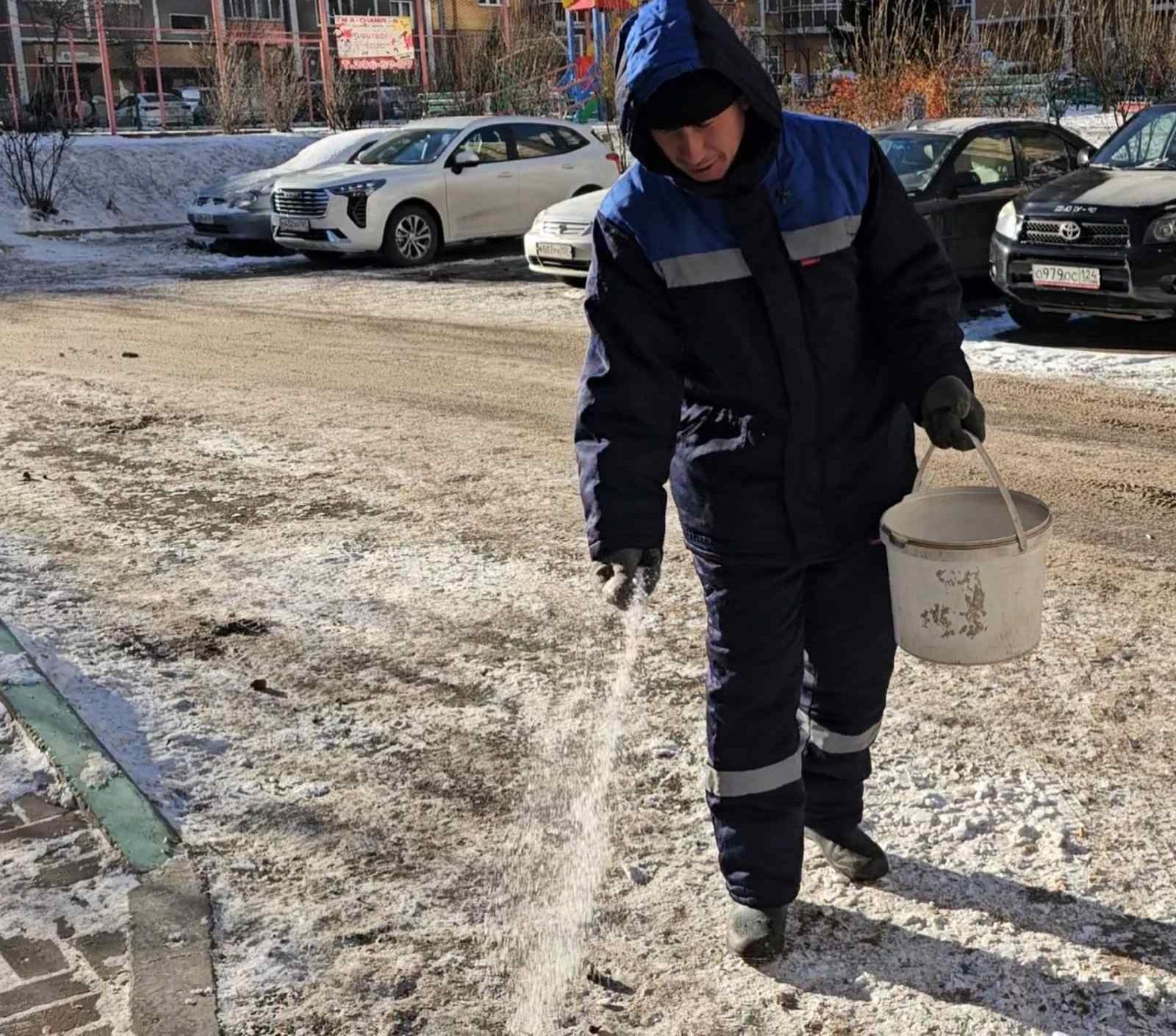 К борьбе со снегом приступили!