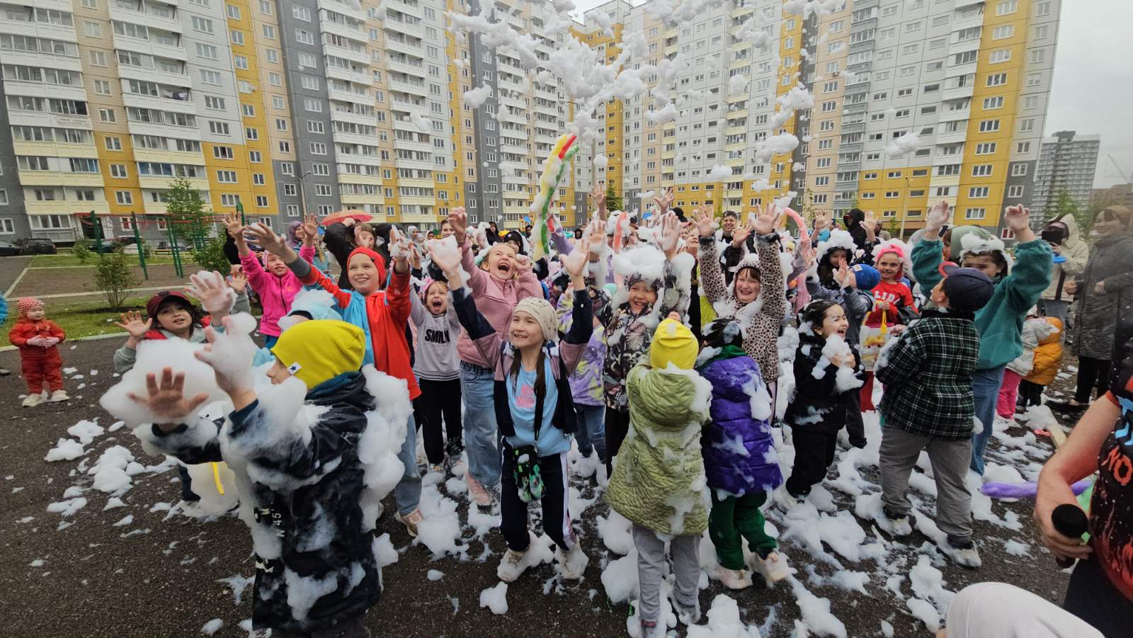 Весело завершили учебный год с жителями Солнечного изображение 1