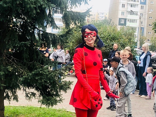 Праздник, посвященный 1 сентября на ул. Мартынова, 22 изображение 1