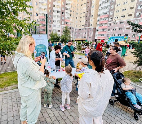 Праздник «Краски лета» во дворе на ул. Чернышевского,116 изображение 1