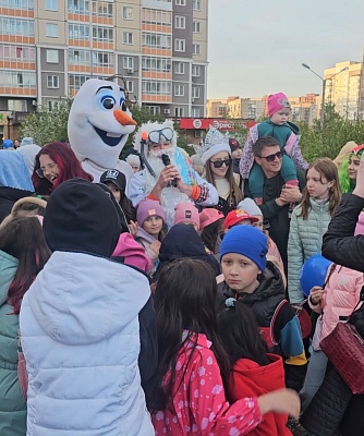 Отпраздновали "Неправильный новый год" с детворой Отпраздновали "Неправильный новый год" с детворой