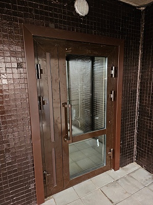 Произведена замена дверей ул. Копылова 76а.  изображение 1