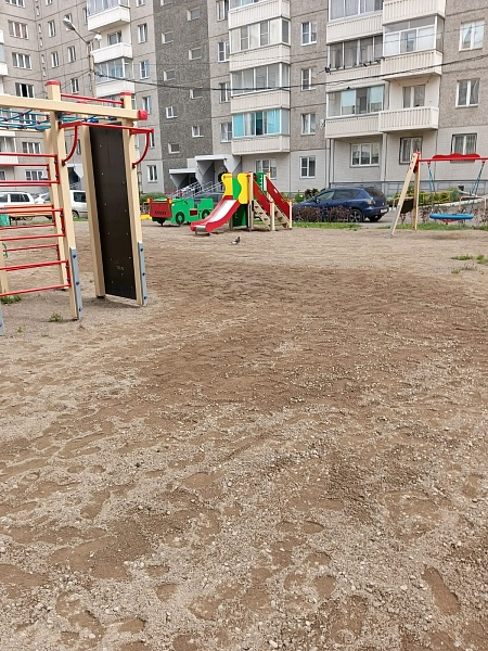 ул. Тимошенкова, 131. Произведена отсыпка и планировка детской площадки. 