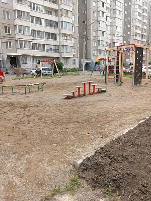 ул. Тимошенкова, 131. Произведена отсыпка и планировка детской площадки.  изображение 1