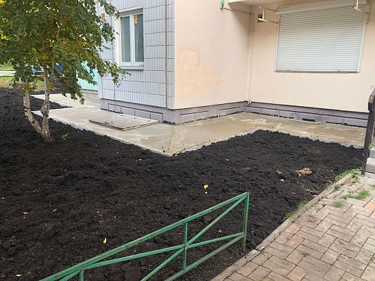 Выполнены работы по восстановлению отмостки ул. Д. Мартынова, 39. изображение 1