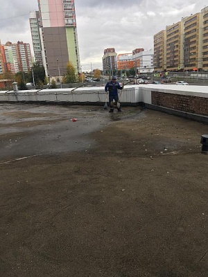 С мётлами на крышу