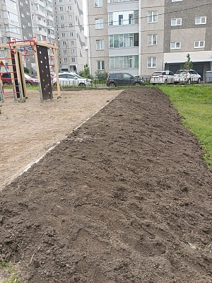 ул. Тимошенкова, 131. Произведена отсыпка и планировка детской площадки.  изображение 1
