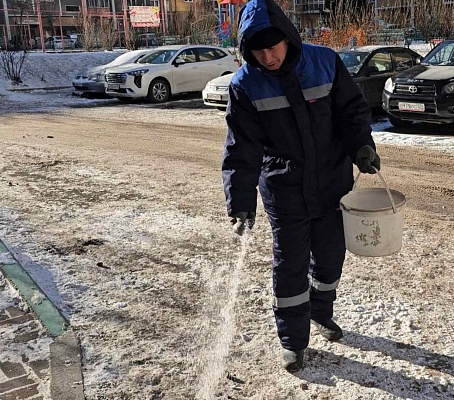 К борьбе со снегом приступили!