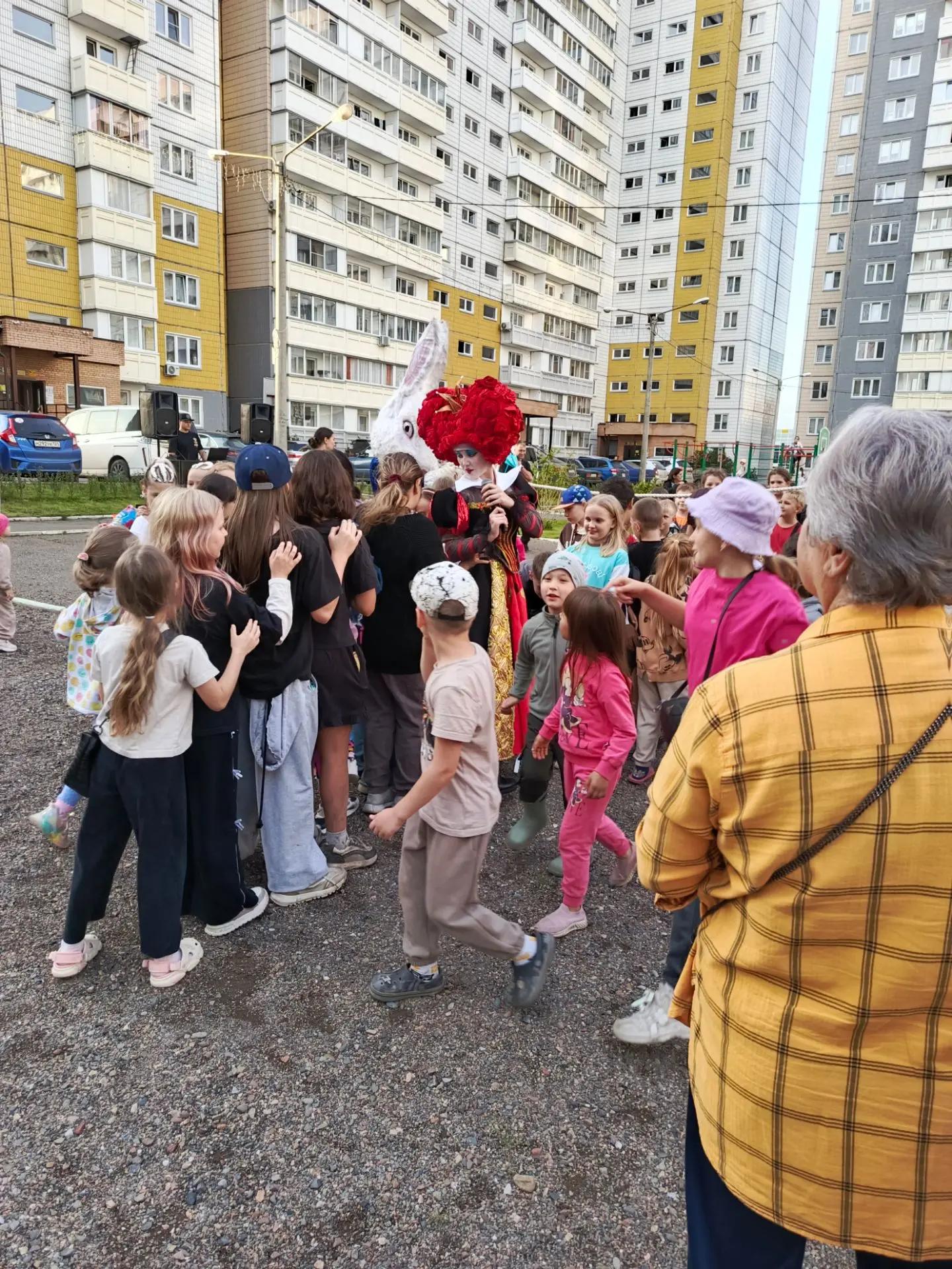 Начинаем поздравлять первоклашек с началом учебного года изображение 1