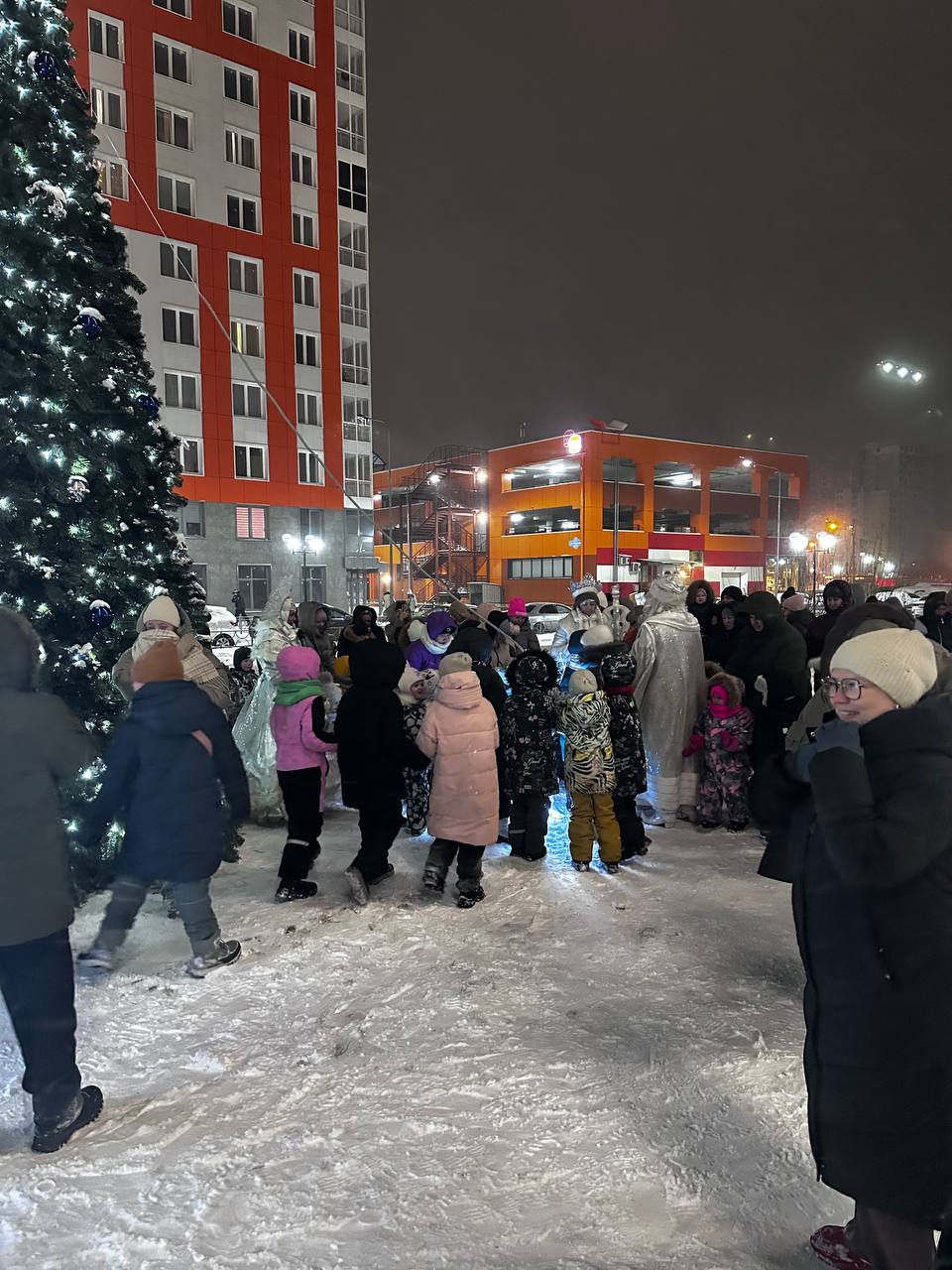 Праздник на улице Лесников, 31 и Лесников, 43 изображение 1