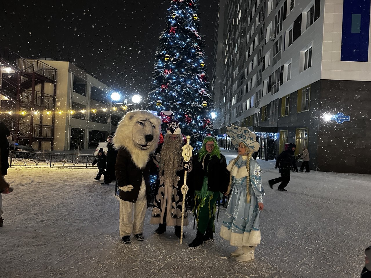 Праздник на улице Лесников, 31 и Лесников, 43 изображение 1