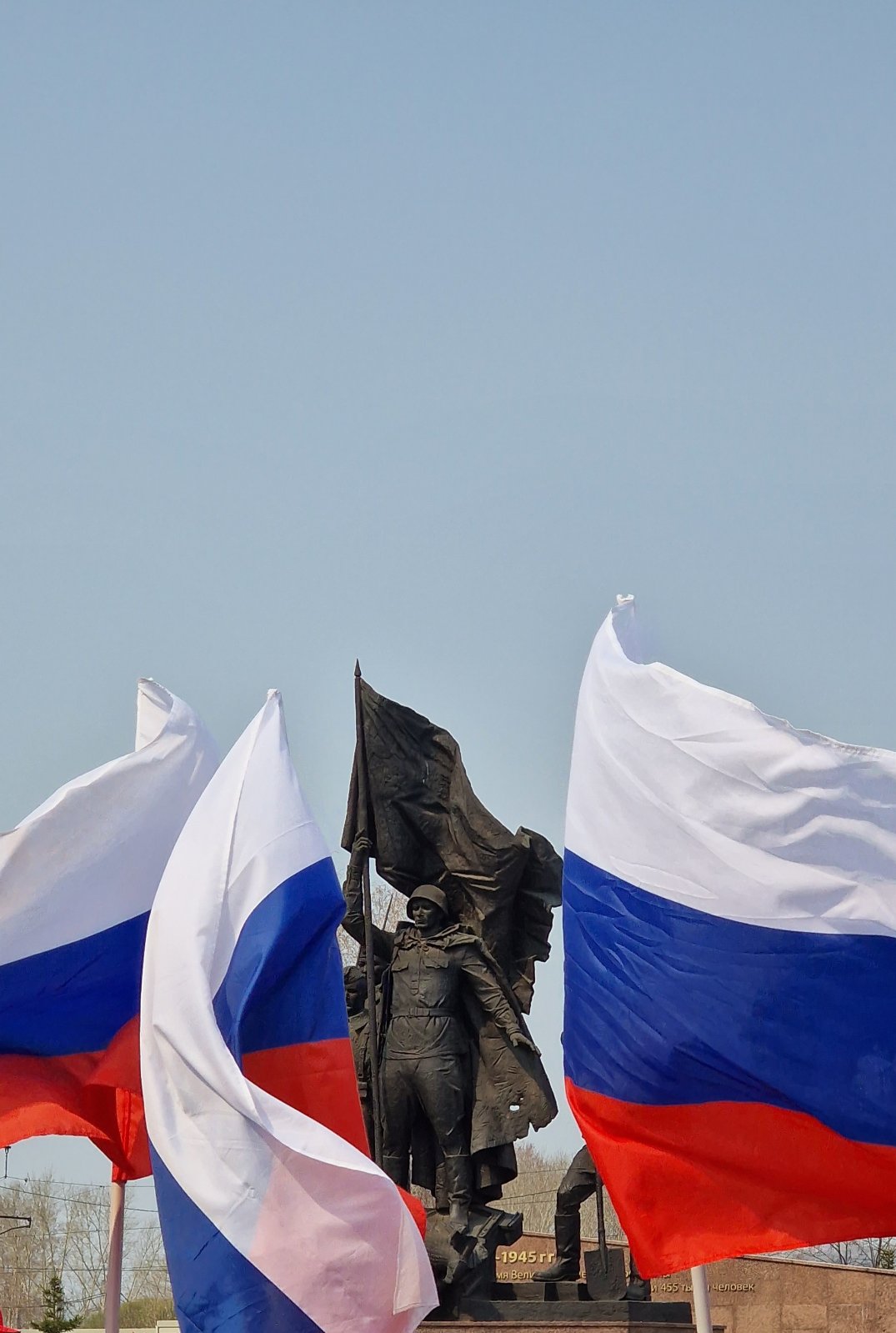 Озеленяем мемориал «Под знаменем Победы»