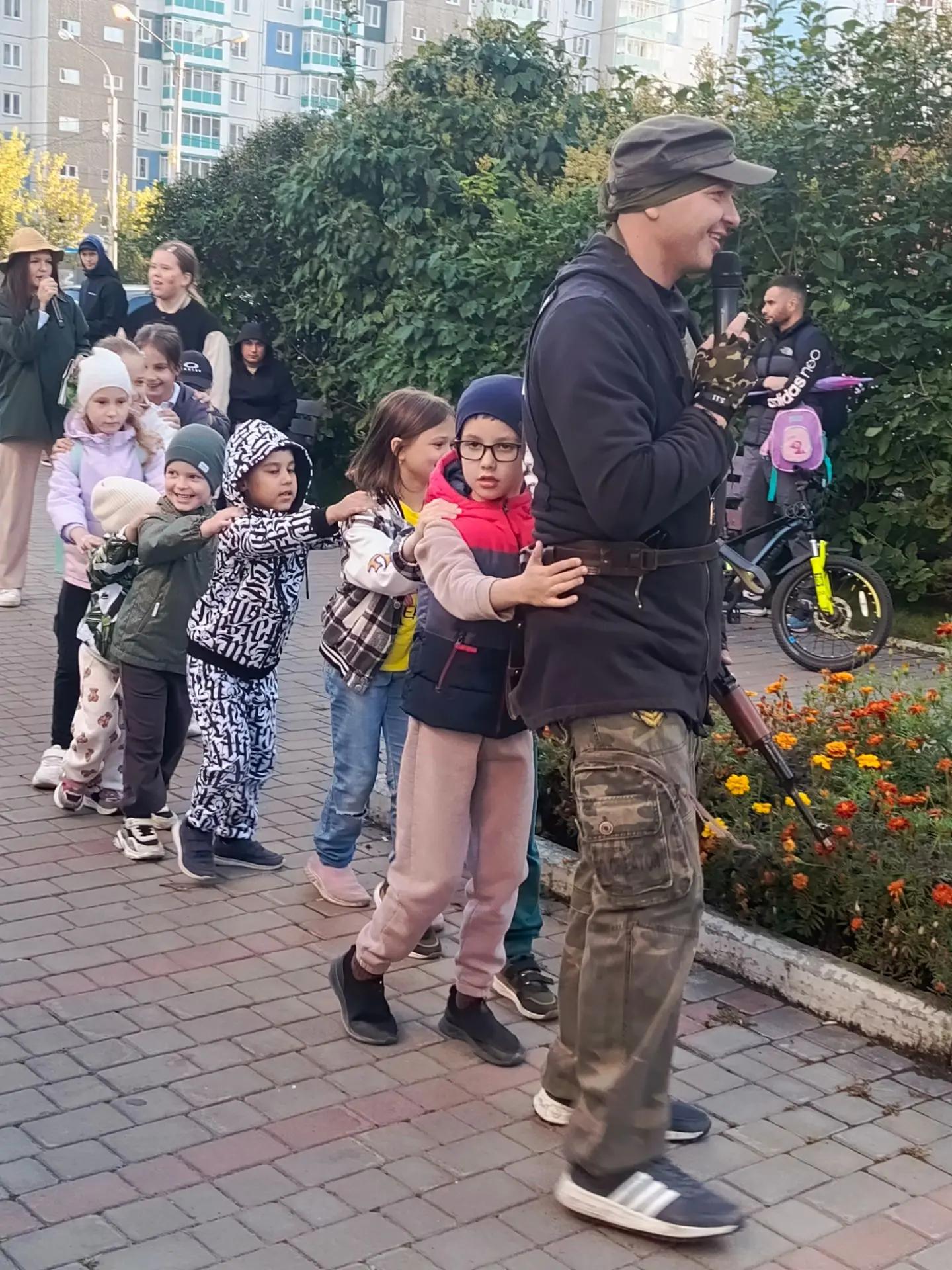 С  Днём знаний! С 1 сентября! Праздник на аллее Мартынова, 18, 20, 22 изображение 1