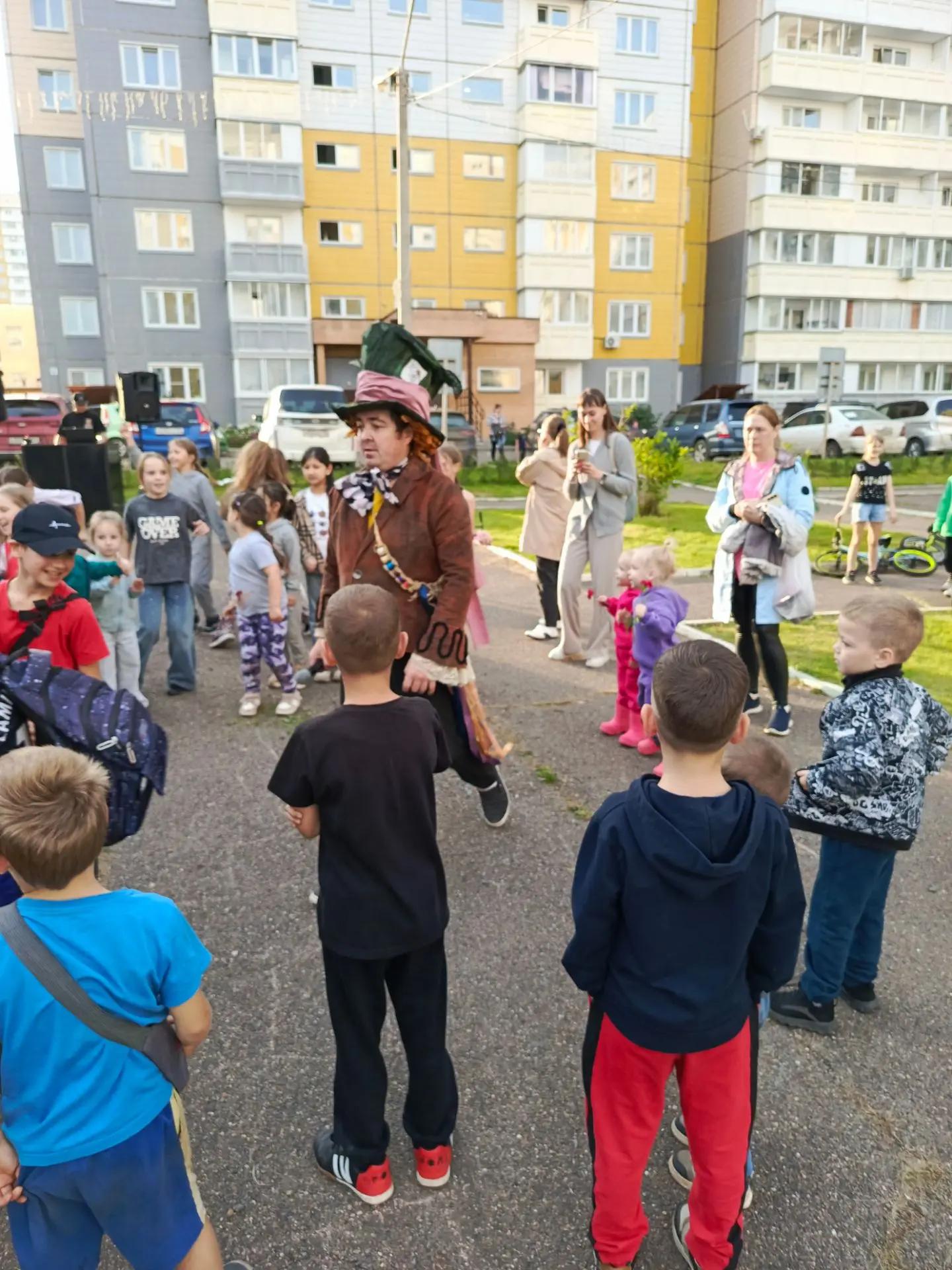 Начинаем поздравлять первоклашек с началом учебного года изображение 1