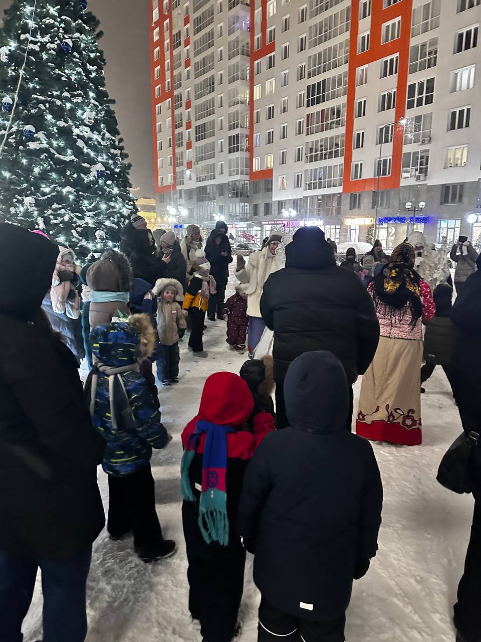 Праздник на улице Лесников, 31 и Лесников, 43 изображение 1