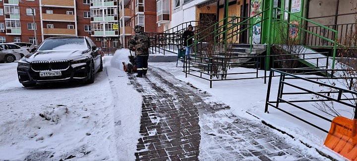 Очищаем дворы от снега  изображение 1